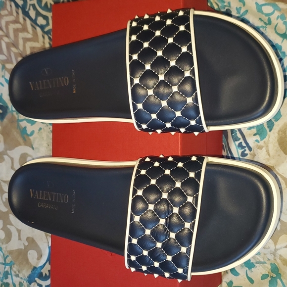 Valentino Free rockstud spike pool slide comes with dust bag and box Valentino - Picture 3 of 14